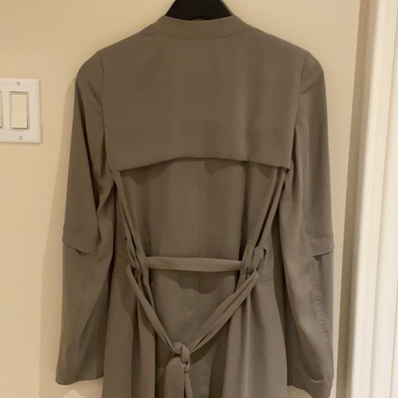 Babaton
Flowy Trench Coat size XXS
Fits XS and XXS - Picture 4 of 7